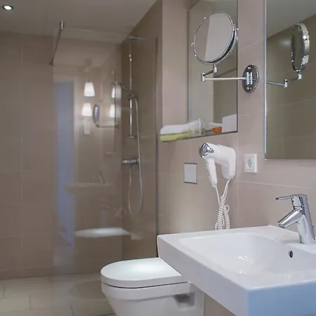 Spreeblick 호텔 뤼벤